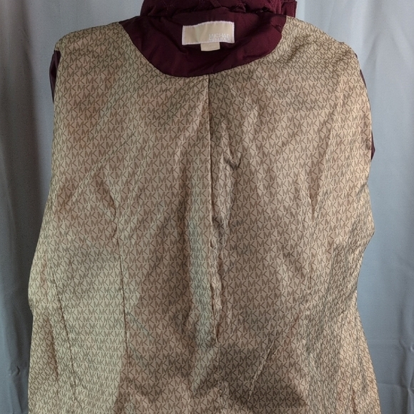Michael Kors Maroon Puffer Jacket with Quilted Design - Picture 15 of 16